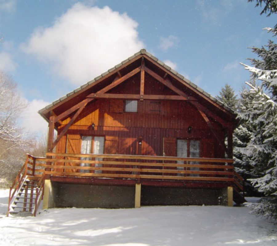 Chalet dans la neige